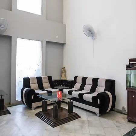 Oyo Flagship 140 Amaltas Ab Road-3